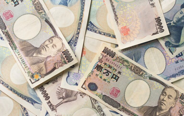 Japan pulls back on super-long bonds as yields fluctuate